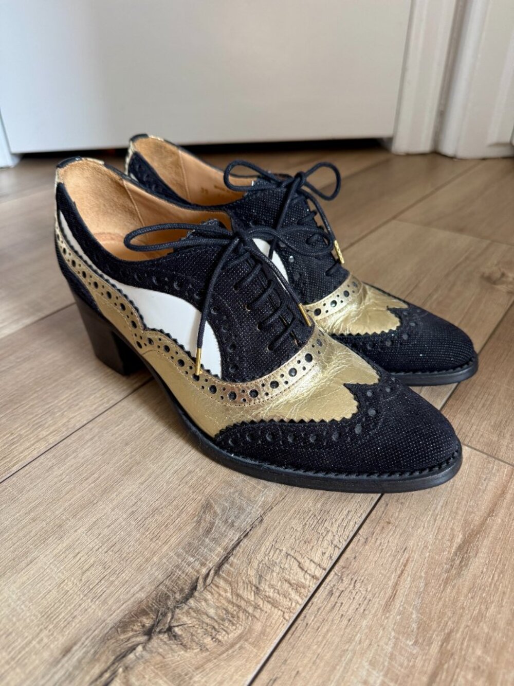 The Office of Angela Scott Oxford Lace-Up Midheel Pointed Toe Shoes Size 39/US 9 - Picture 2 of 7